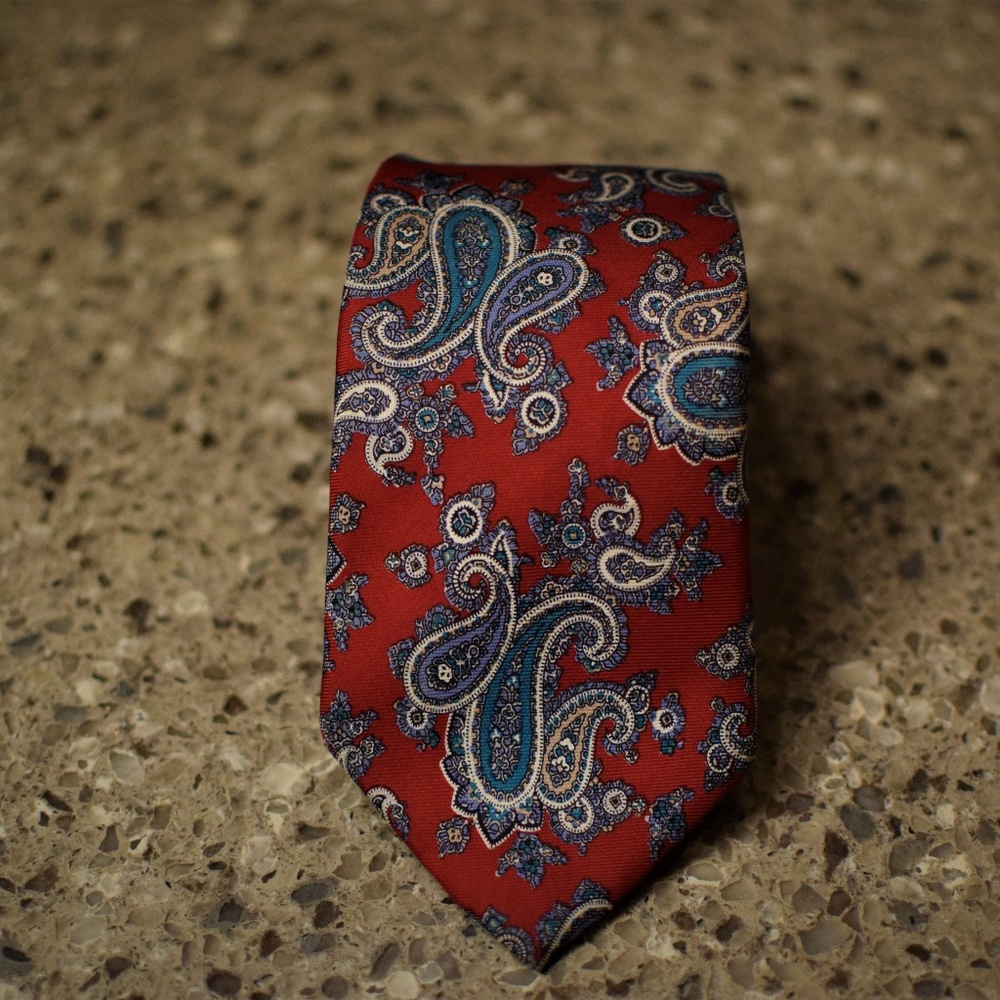 CHRISTIAN DIOR Italian Silk Red Paisley Tie - Picture 2 of 6